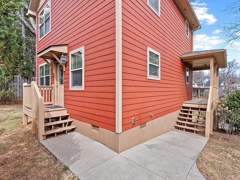 8 Thurland Ave — Photo 4