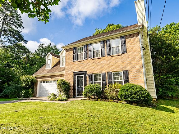 2nd image of 818 Vinson Ln
