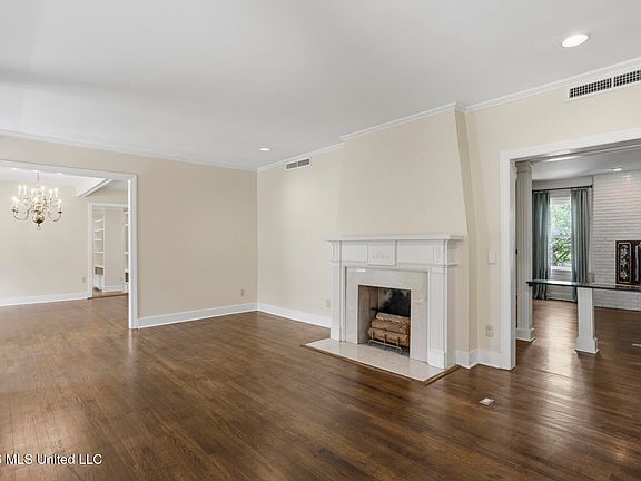 3rd image of 622 Broadway Ave