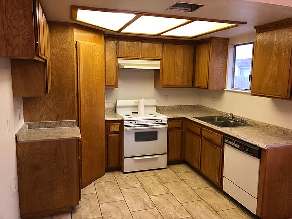 3rd image of 16460 Olive St APT B