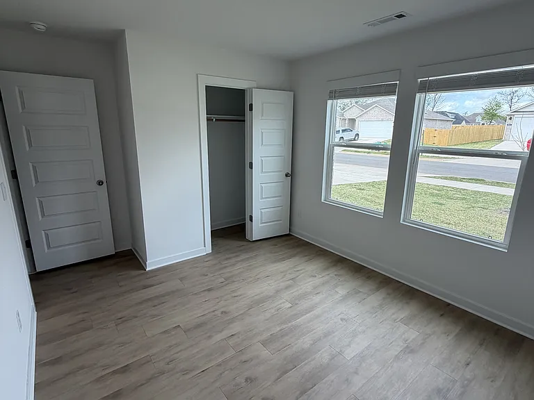562 Arizona St — Photo 3