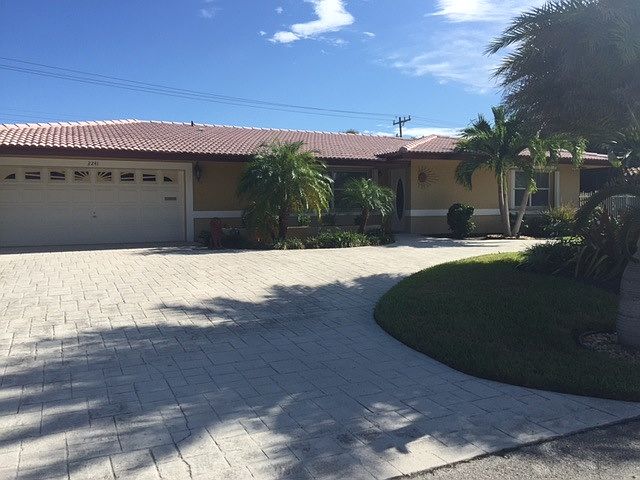 2nd image of 2241 NE 34th St