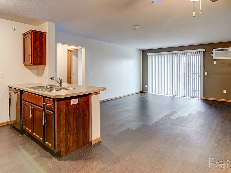 Elm Creek Commons — Photo 36