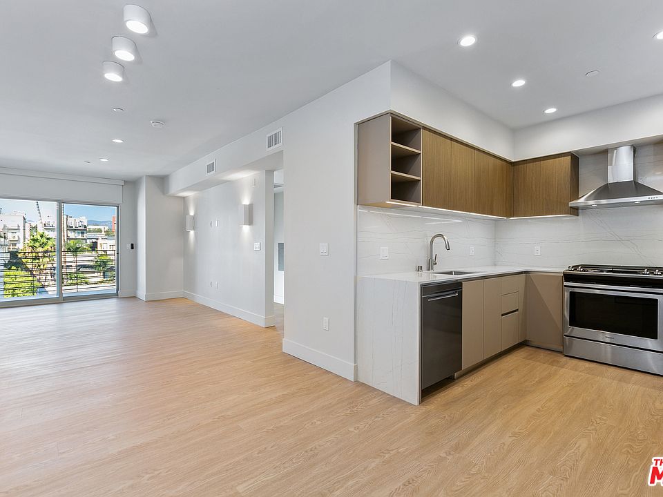 1st image of 11837 Mayfield Ave #103