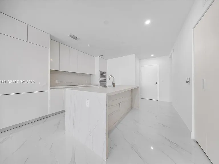 700 NE 24th St #1706 — Photo 40