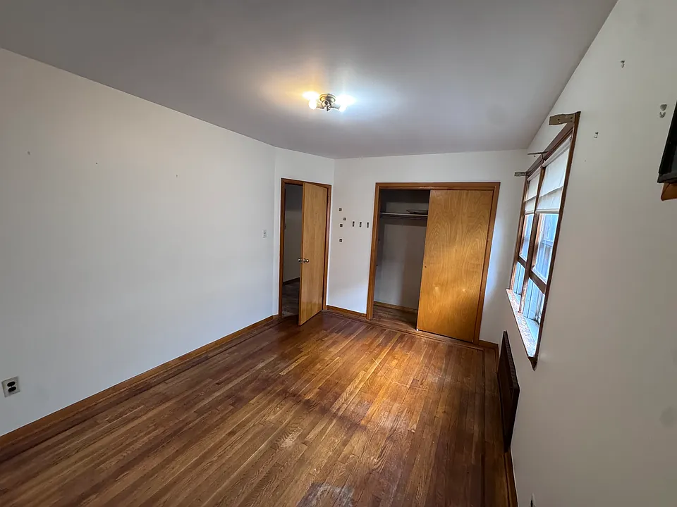 83 W 50th St #2