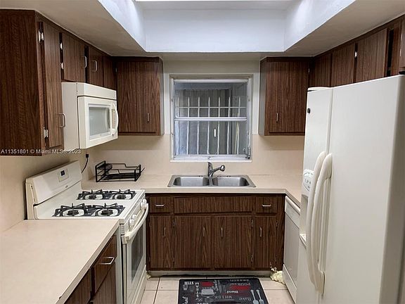 3rd image of 6709 Crooked Palm Ln #6709