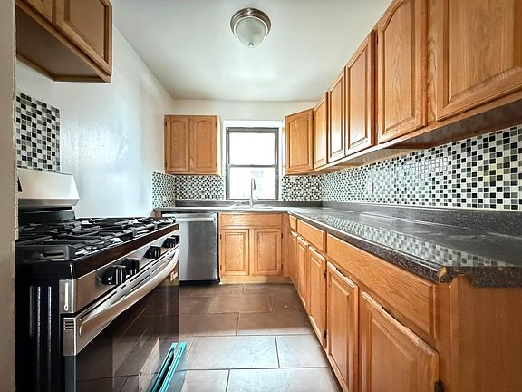 2nd image of 919 Park Pl APT 5J