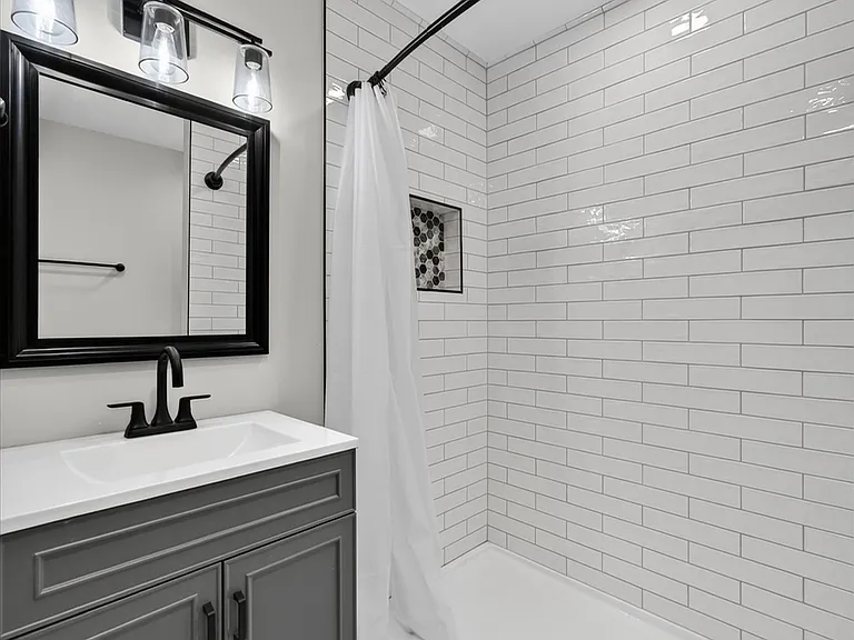 21150 Avon Ln — Photo 30
