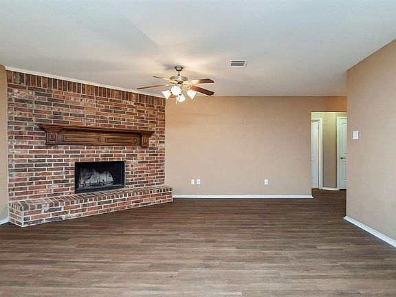 3rd image of 2031 Windsong Dr