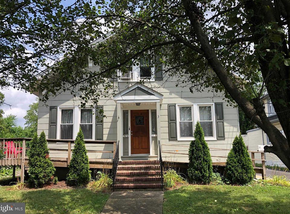 1st image of 3 Elmhurst Pl