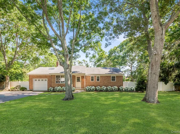 18 Lovell Road, Hampton Bays, NY 11946