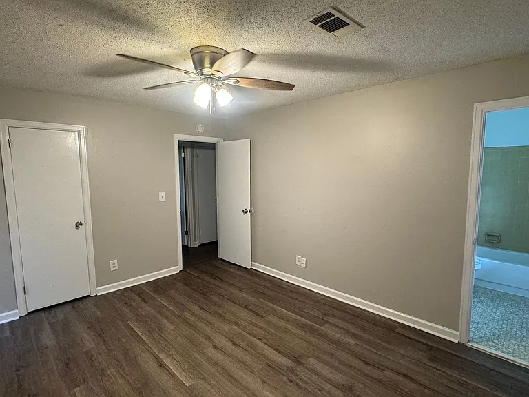 3233 Hillcrest Ln — Photo 14