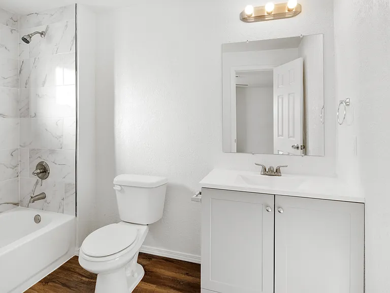 607 W Wisconsin Ave — Photo 10
