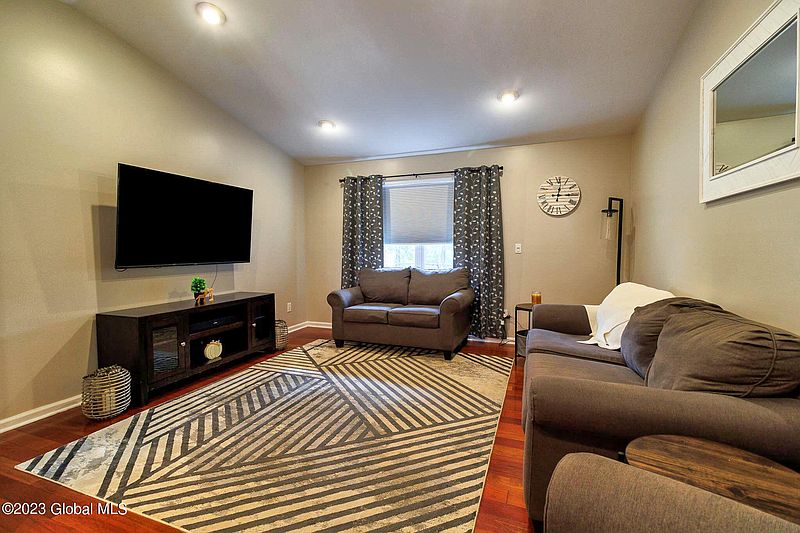 4th image of 14 Kenjack Terrace