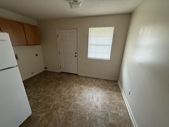 3rd image of 100A Ruth Cv