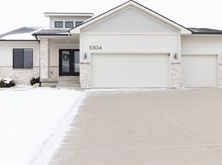 5304 163rd St, Urbandale, IA 50323