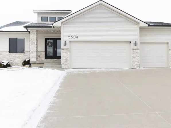 5304 163rd St, Urbandale, IA 50323