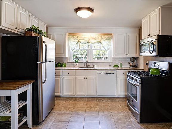 2nd image of 140 Boncroft Dr