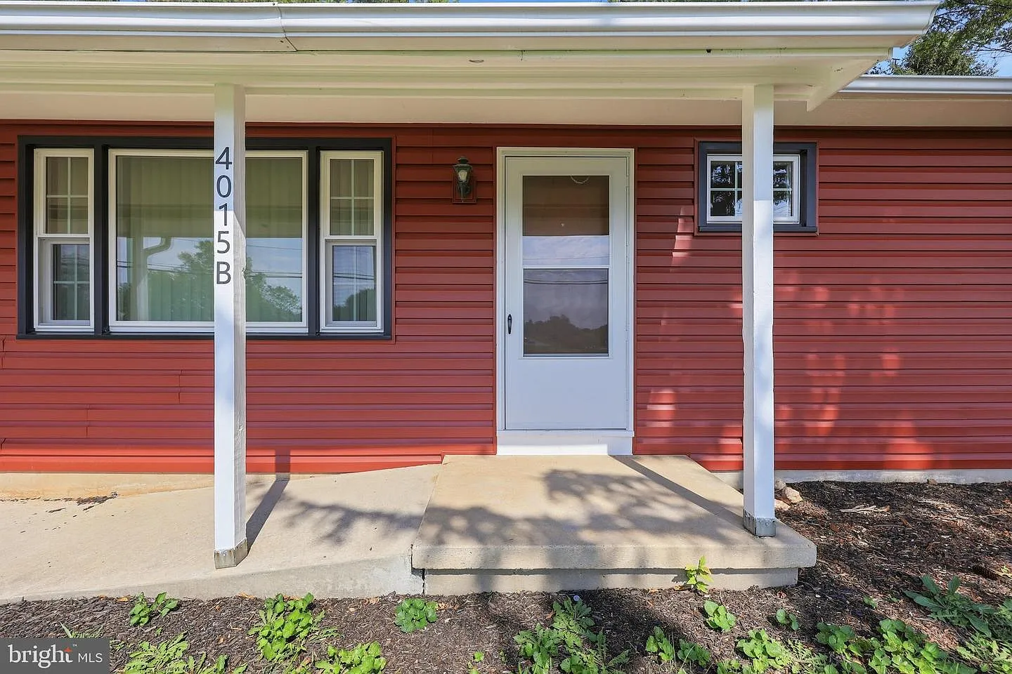 3 bed, 2.0 bath, 1300 sqft, $2,500 — Photo 2