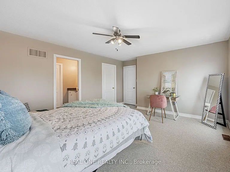 51 Hanson Cres — Photo 33