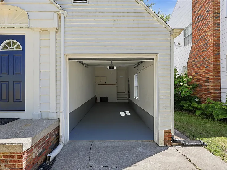 2433 Georgetown Ave — Photo 20