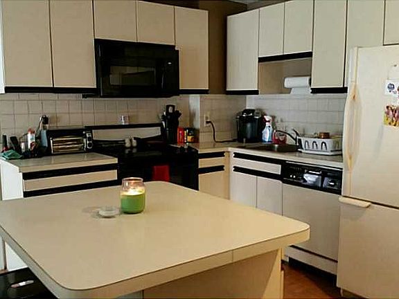2nd image of 201 Woodlawn Ave APT 106