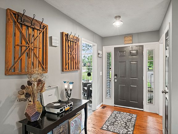 3rd image of 216 Beechbrook Ct
