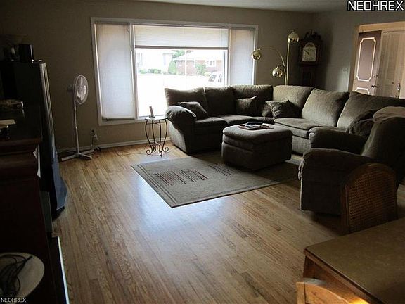 3rd image of 6760 Enfield Dr