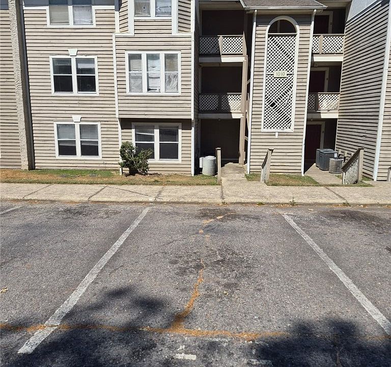 1st image of 1010 Brookhollow Dr APT 1
