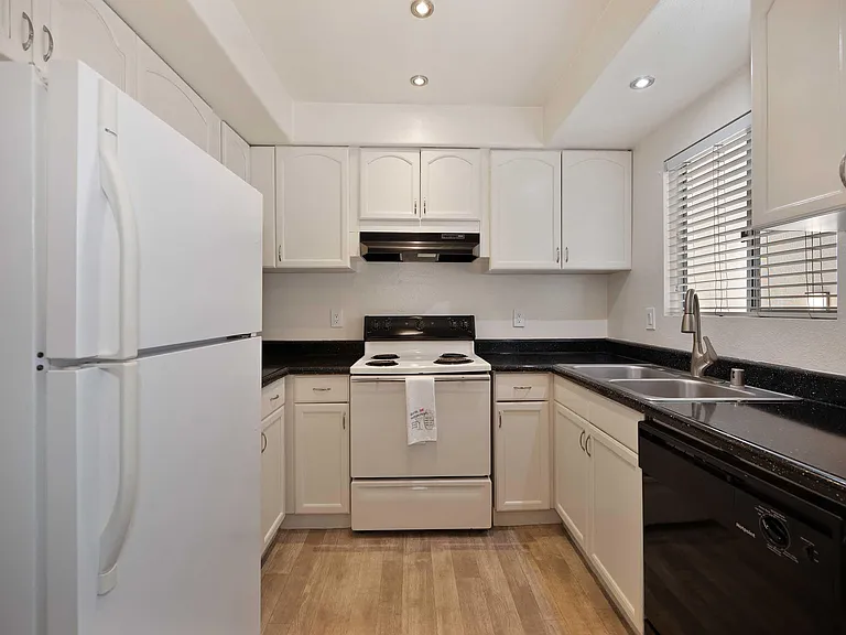 Elan Beachpointe Carlsbad — Photo 25