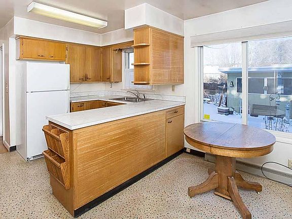 4th image of 1431 Avenue D