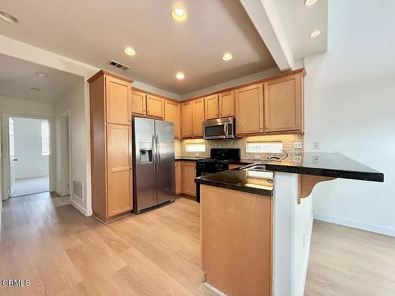 533 E Port Hueneme Rd — Photo 11