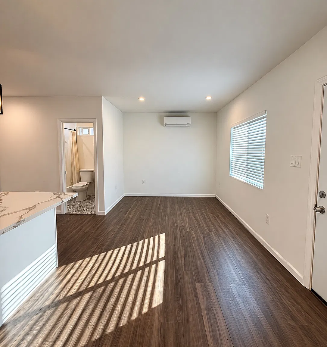 Studio, 400 sqft, $1,600 — Photo 4