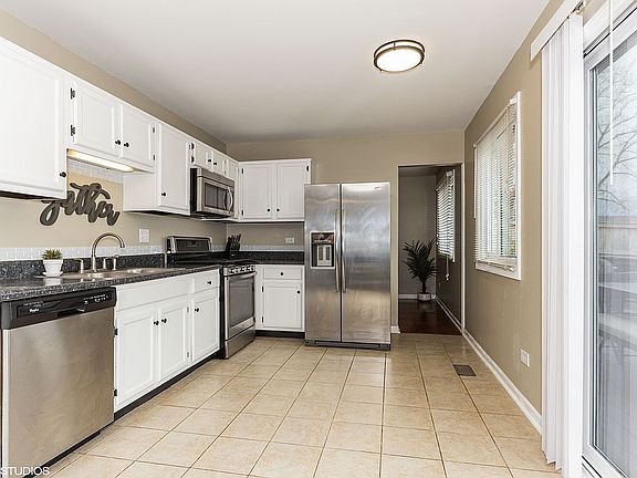 3rd image of 2338 Vista Dr