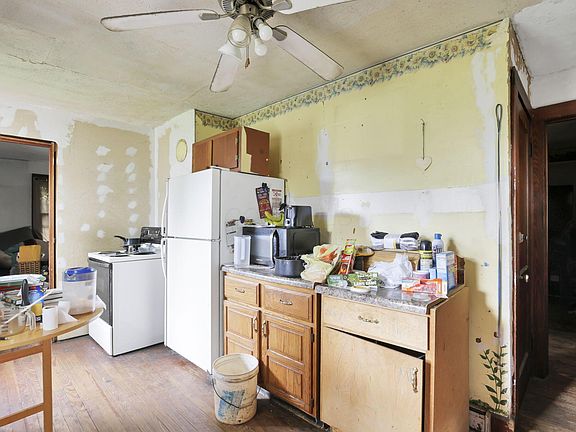 5th image of 437 Warwick Ave