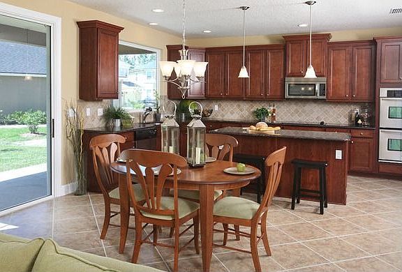 The Royce II Breakfast Area