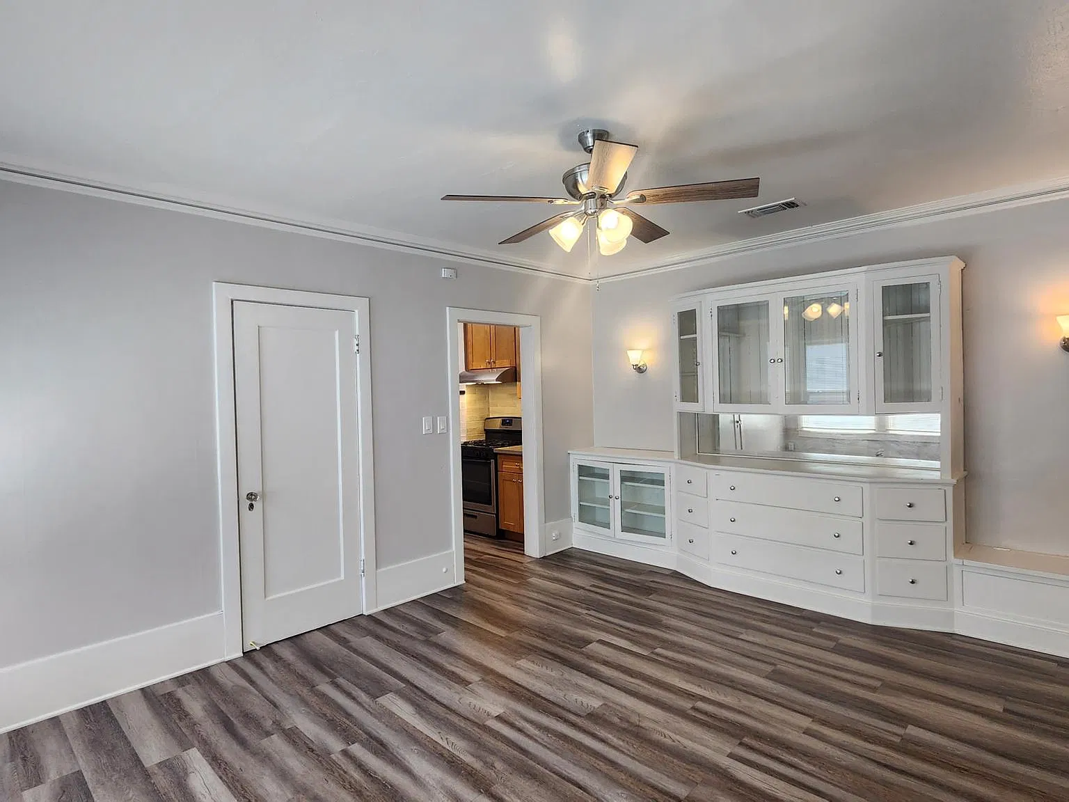 2 bed, 1000 sqft, $2,295 — Photo 2