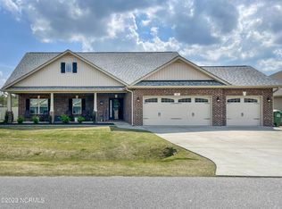 15 Bobwhite Ct, Benson, NC 27504