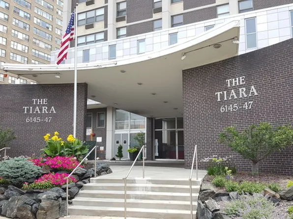 6145 N Sheridan Rd APT 28D, Chicago, IL 60660
