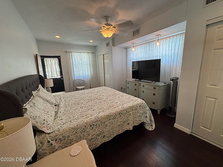 43 Warwick Ave — Photo 16