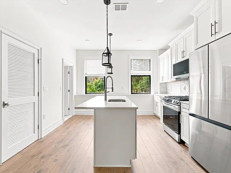 155 Grand St #2 — Photo 6