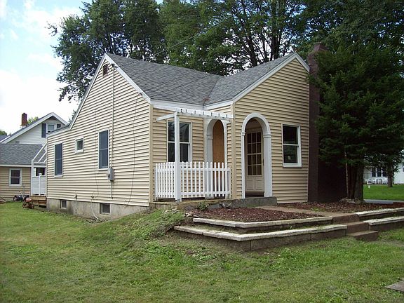 Front view facing Vley Rd.