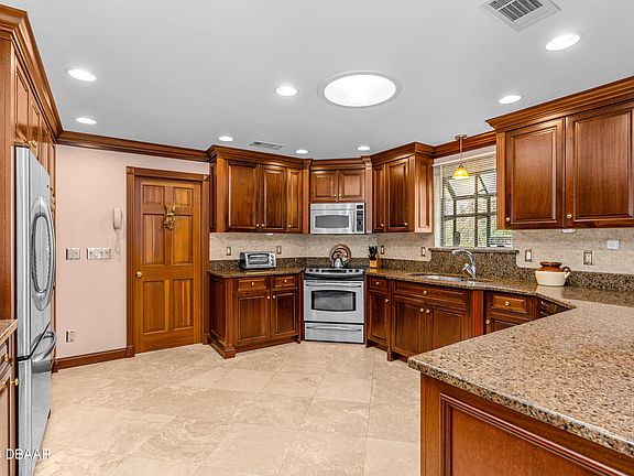 5th image of 810 Hensel Hill Rd W