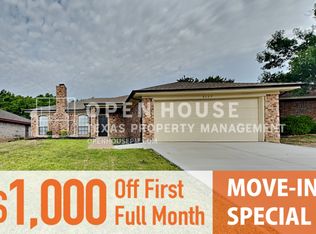 8229 Meadowbrook Dr, Watauga, TX 76148