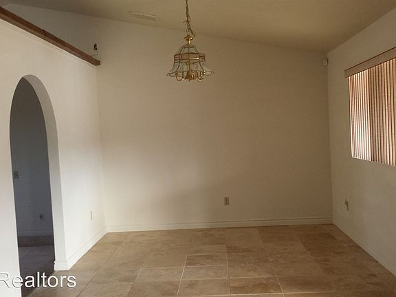 5th image of 71373 El Paseo Dr