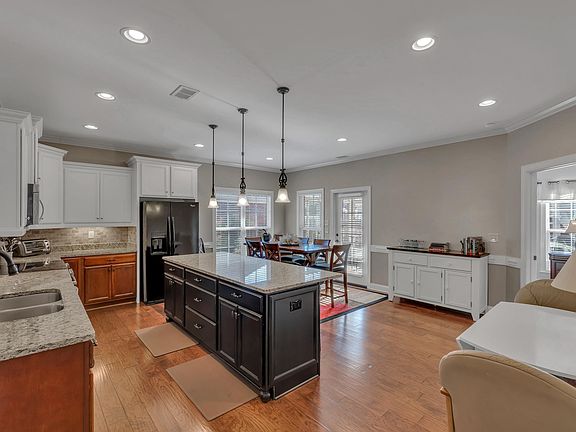 5th image of 514 Cider Park Dr