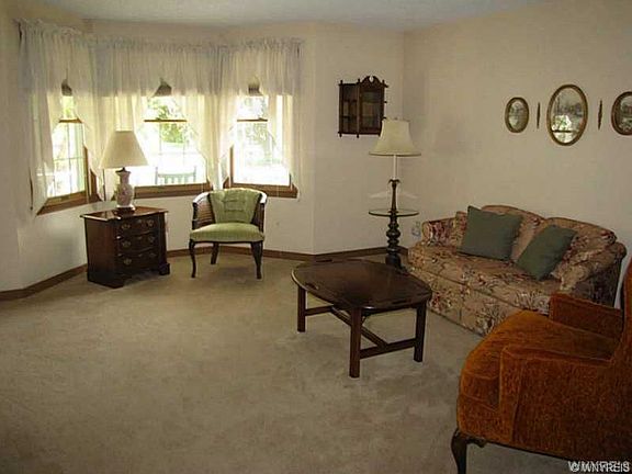 3rd image of 91 Autumnwood Dr