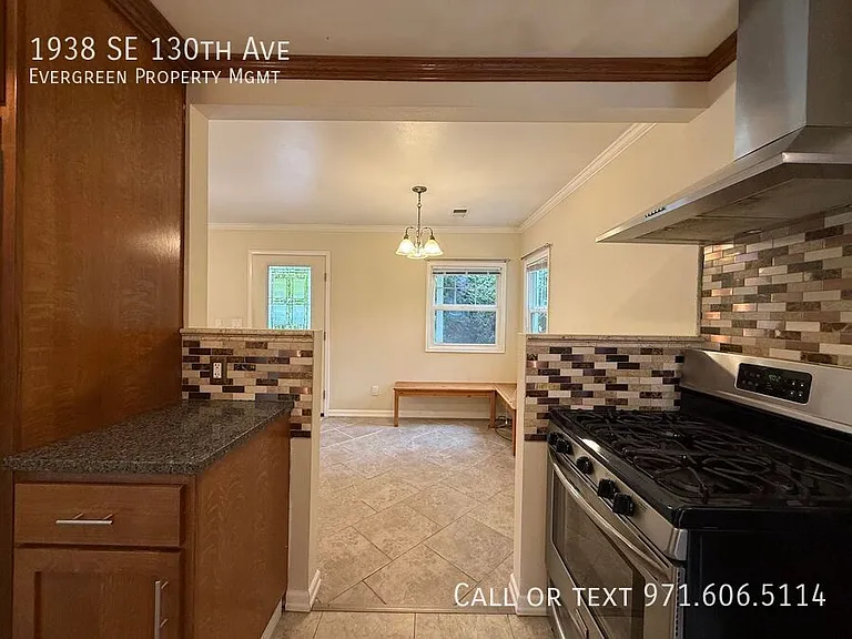 1938 SE 130th Ave — Photo 7