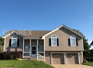 112 Laramie Dr, Raymore, MO 64083